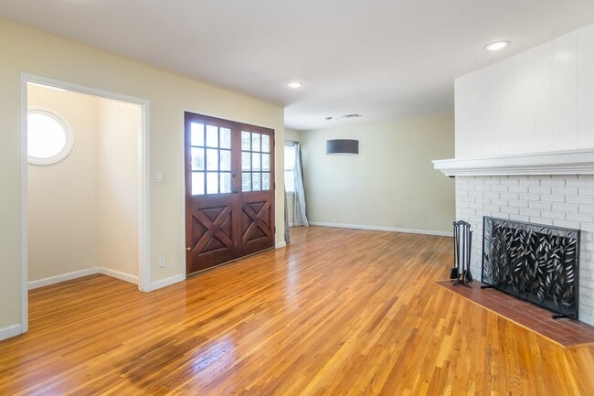 Bright & Inviting 3BR/2BA Home with Modern... - Bright & Inviting 3BR/2BA Home with Modern...