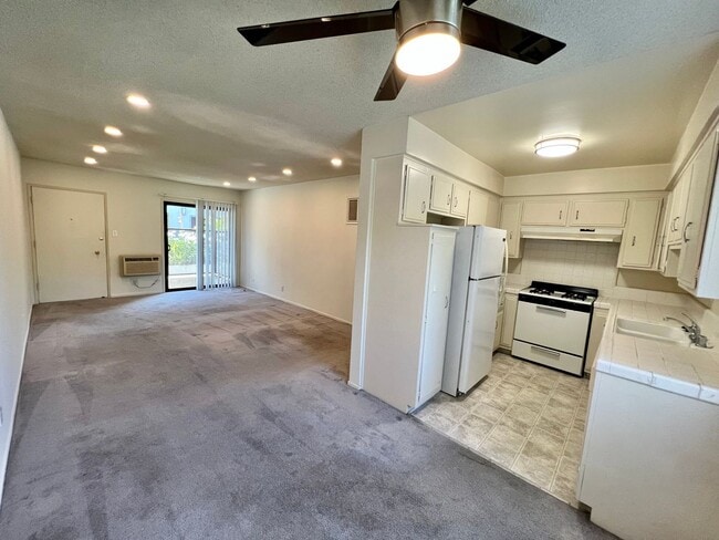 Photo - 3510 Clarington Ave Unidad 04