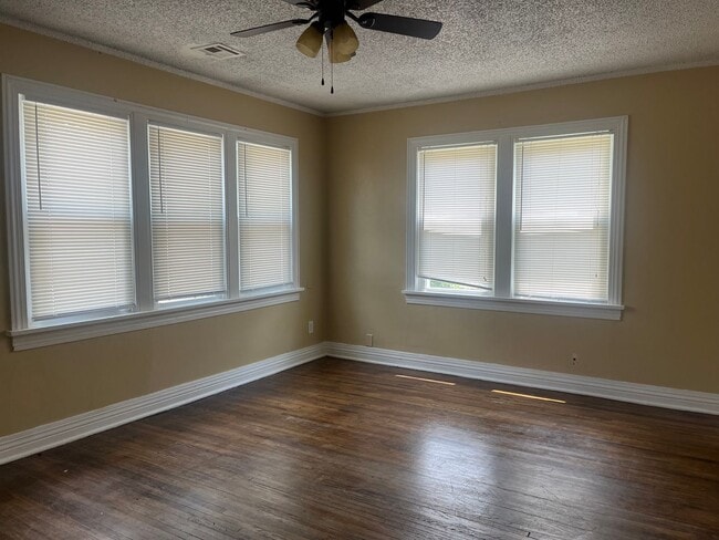 Photo - Charming 1 bed 1 bath 1930's bungalow in Midtown!