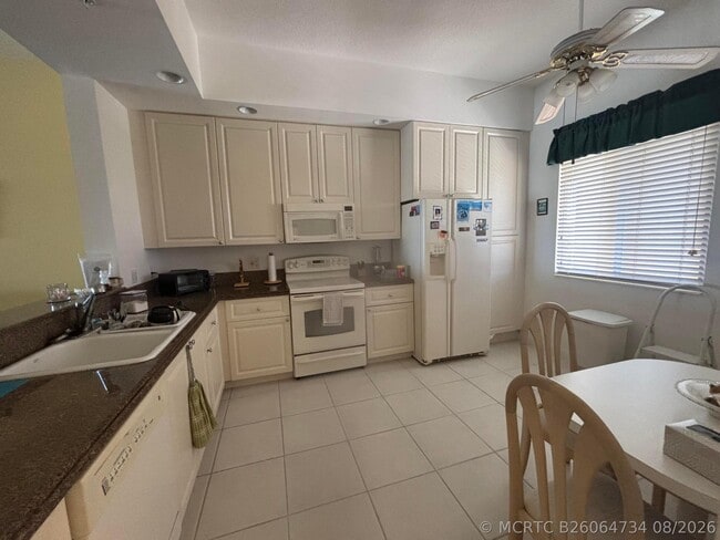 Photo - 15 Harbour Isle Dr W Unit PH05