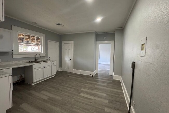 Photo - 2514 Poplar St