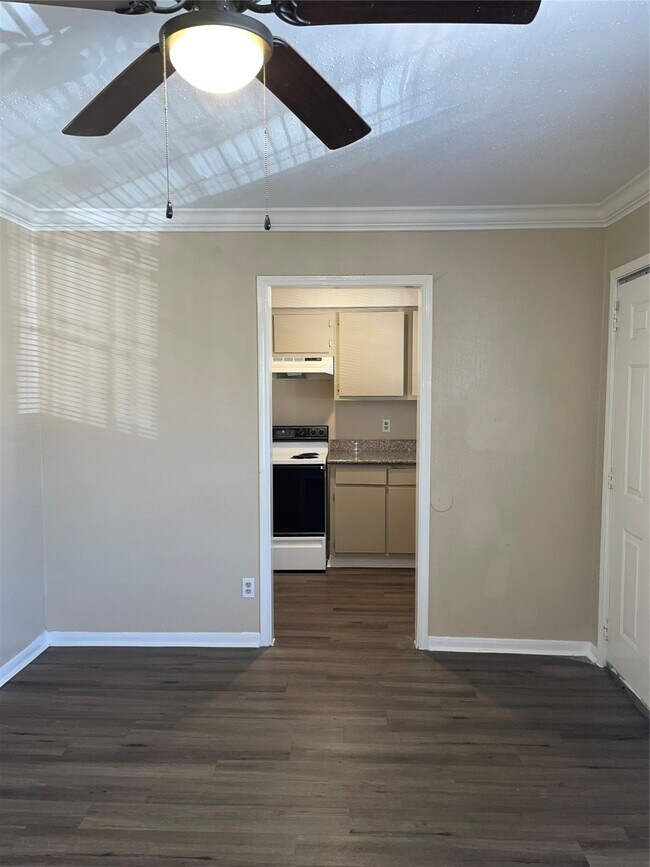 Building Photo - 4710 Airport Blvd Unit 203