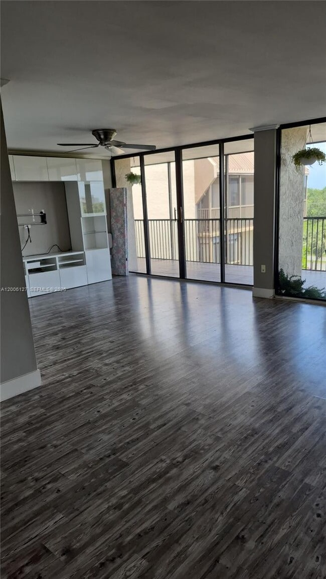 Photo - 2816 N 46th Ave Unidad J682