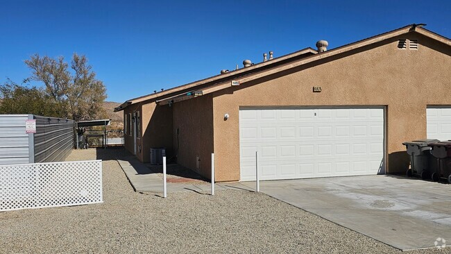 Building Photo - 61478 Desert Air Rd Unit B Rental