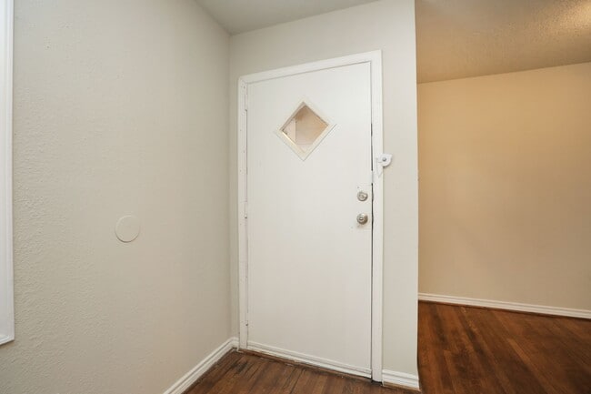 Photo - 718 Champs St