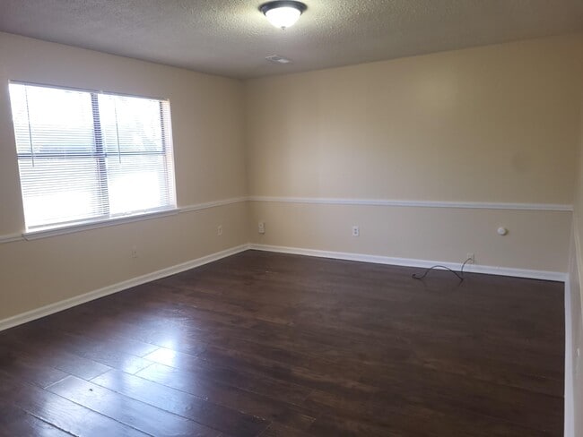 Photo - 2016 Chalet Ln NW