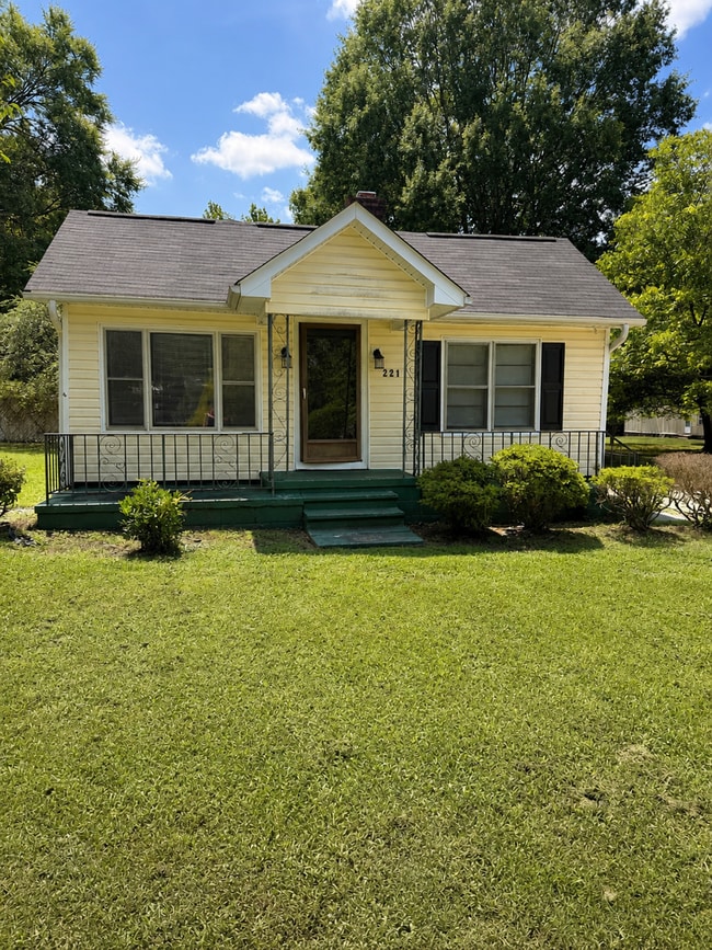 Photo - 221 Neal St