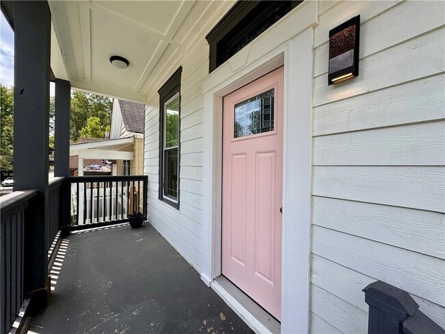 Photo - 957 Coleman St SW