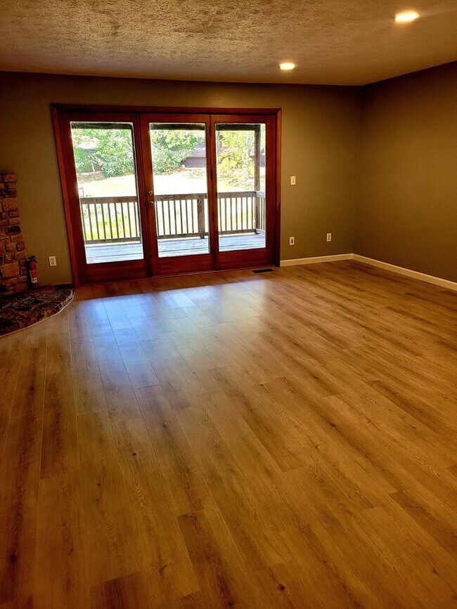 Photo - 4 bedroom Townhouse on Bloomington's South Side; Located in The Woodlands!