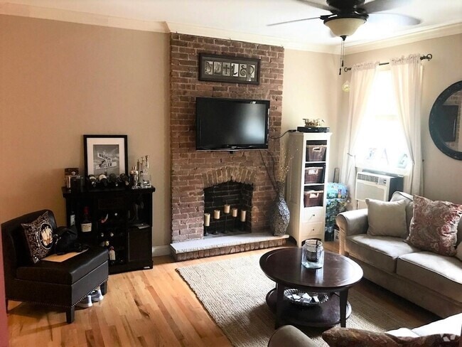 Building Photo - 1016 Willow Ave Unit 201 Rental