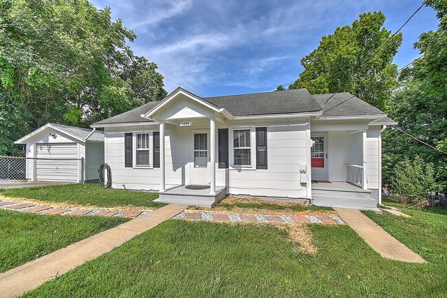 Building Photo - 2 Bedrooms / 1 Bath Home - Kingsport TN