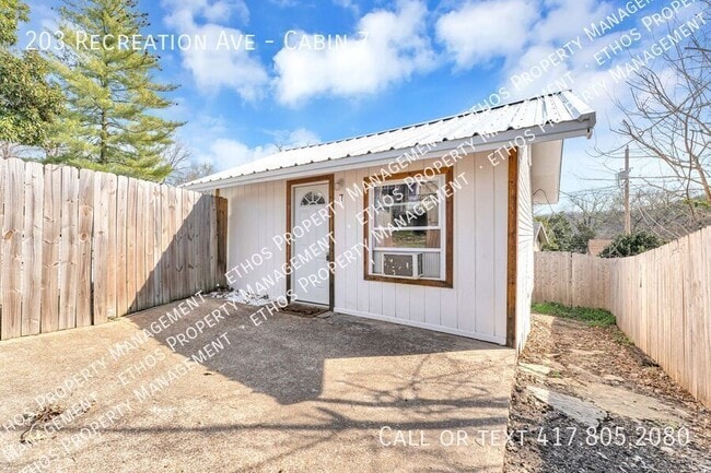 Building Photo - 203 Recreation Ave Unit Cabin 7