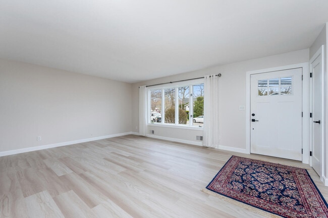 Photo - 14 Amherst Rd