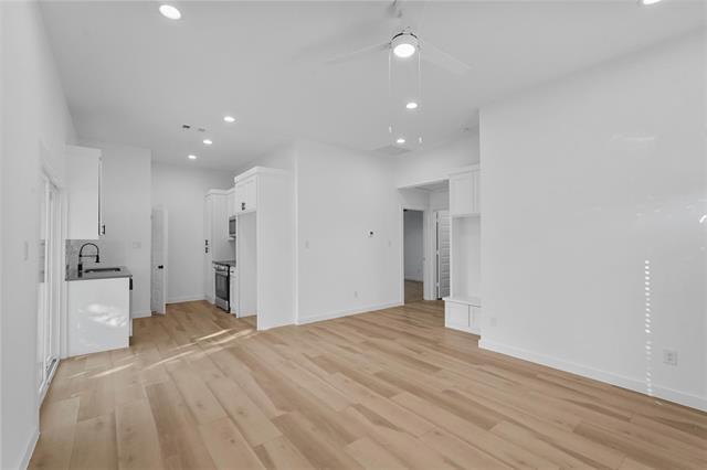 Photo - 2217 Sayle St