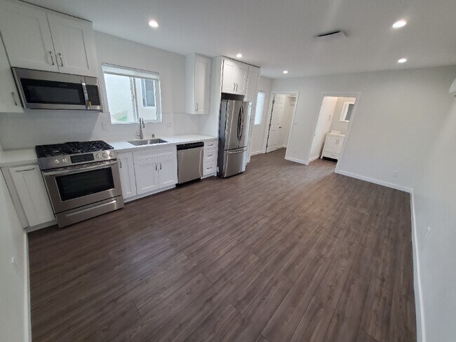 Photo - 513 W 103rd St House