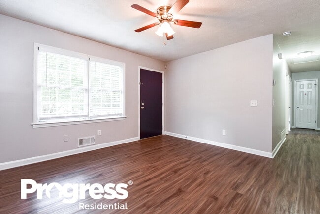 Photo - 900 Orris Ln