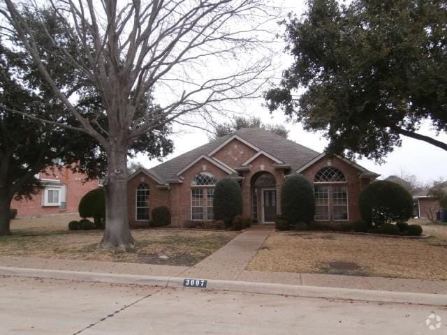 Building Photo - 3007 Oak Dr Rental