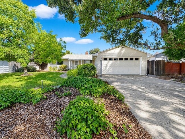 Building Photo - Bright & Spacious 3-Bedroom Home with Expansive Yard in Sacramento