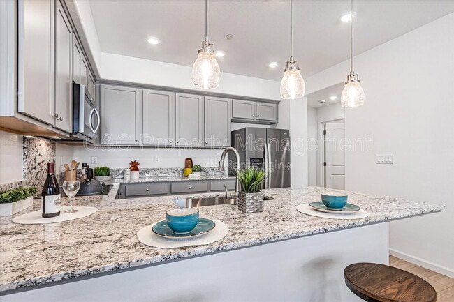 Photo - 379 Lundy Pl