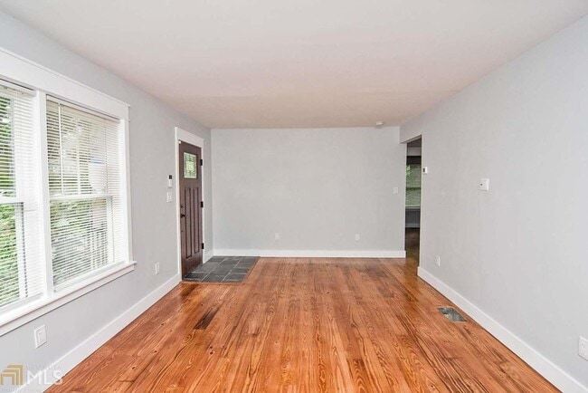 Photo - 1879 Dyer Cir