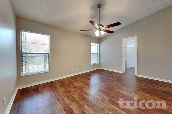 Photo - 2025 Helm Ln