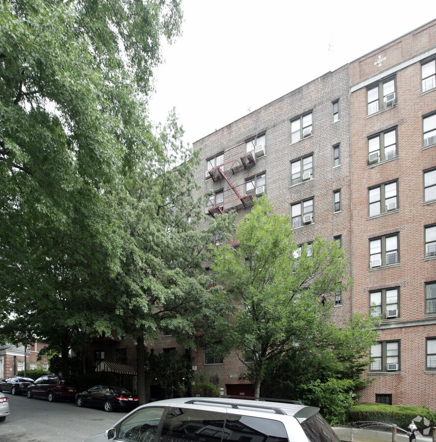 Photo - 215 E 201st St Apartments