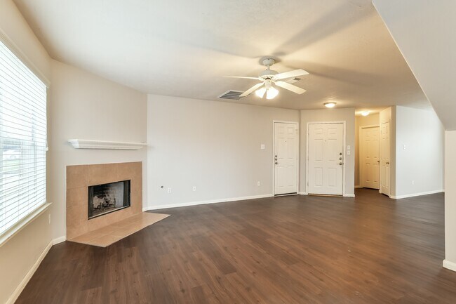 Photo - 25222 Barmby Dr