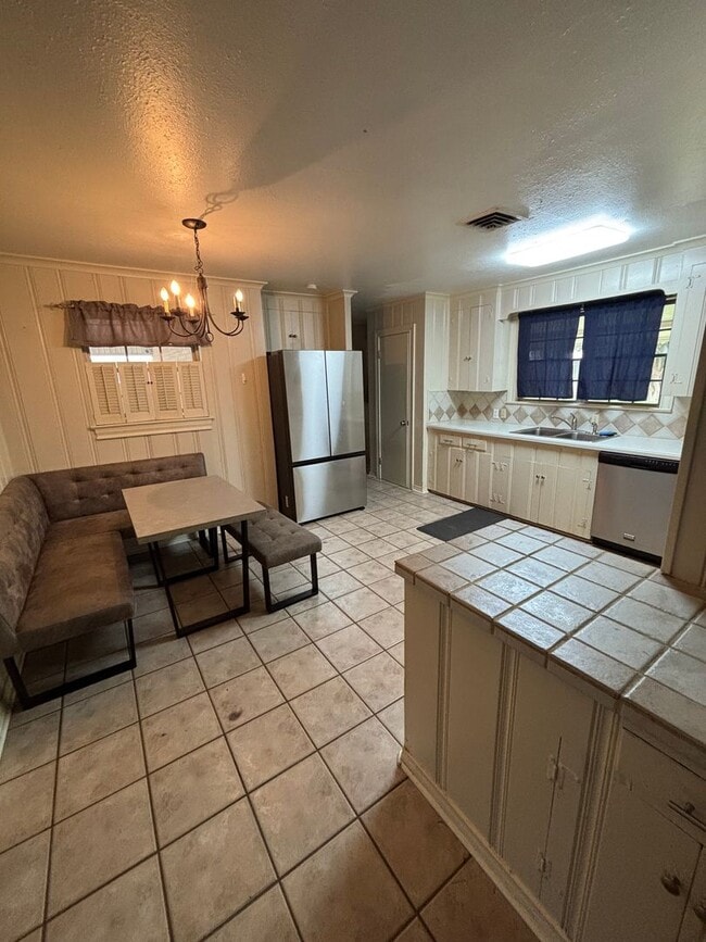 Photo - Beautiful 3 Bedroom Broadmoor Home