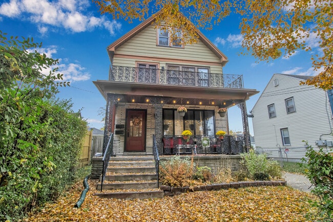 Building Photo - 79 Ideal St Unit Upper