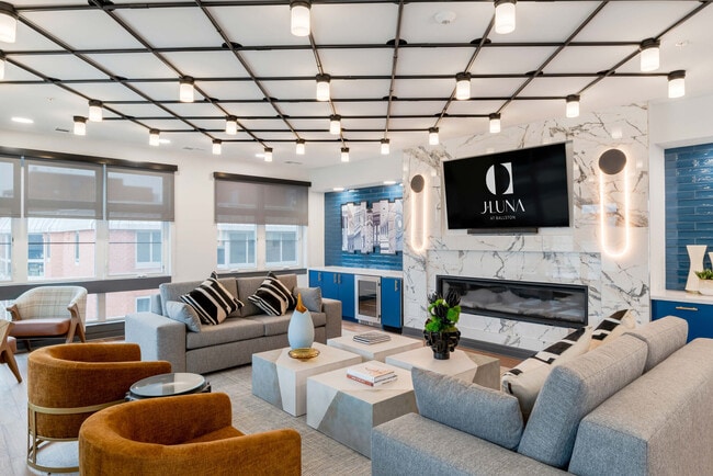 Photo - J Luna at Ballston