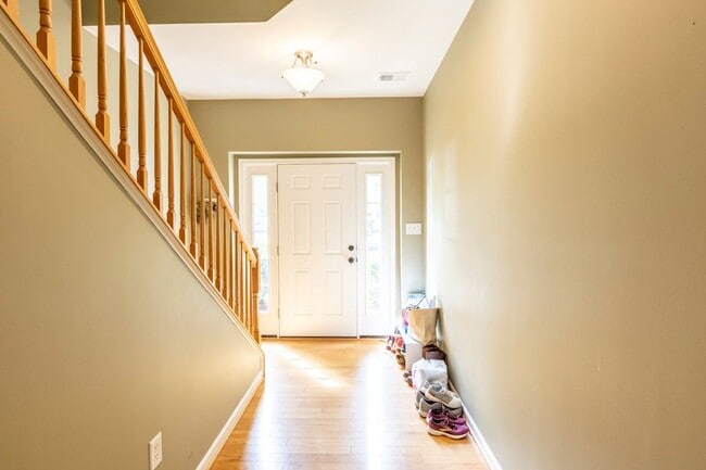 Photo - 703 Rainier Rd