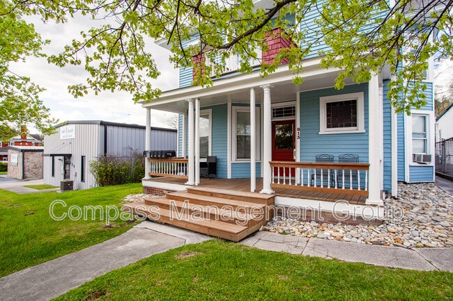 Building Photo - 813 Hall of Fame Dr