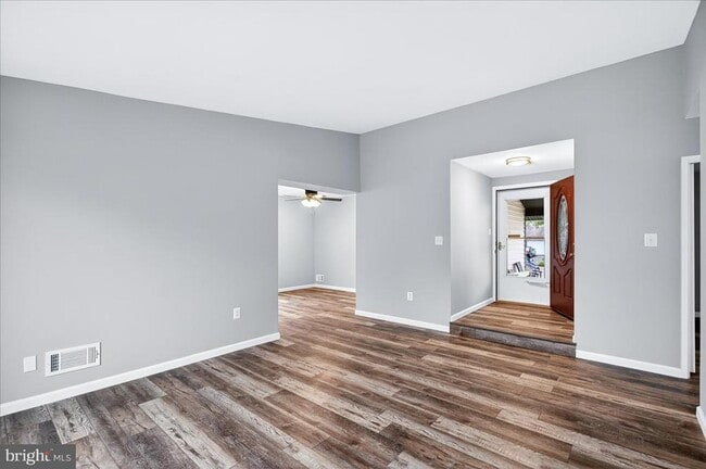 Photo - 6901 Vantage Dr