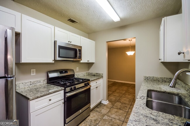 Photo - 2050 Downs Pl