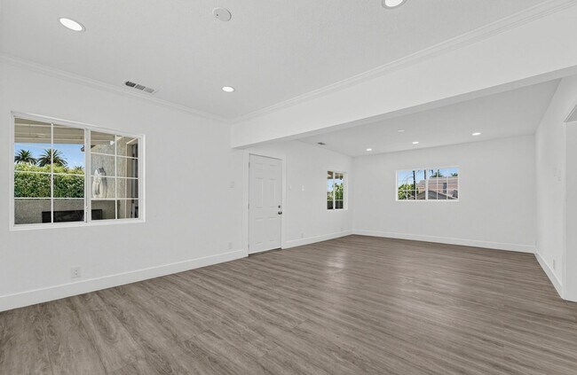 2703 Alsace Ave