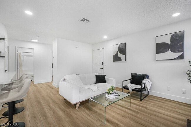 Photo - 5576 W Rochelle Ave. Unidad 39D