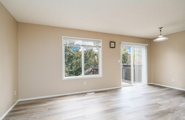 Photo - 120 Magrath Rd NW