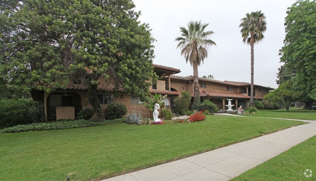 Live Oak Plaza - Live Oak Plaza Apartments