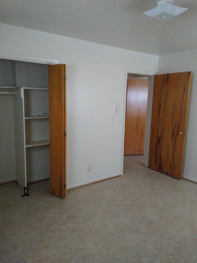 Photo - 907 Leonhard St