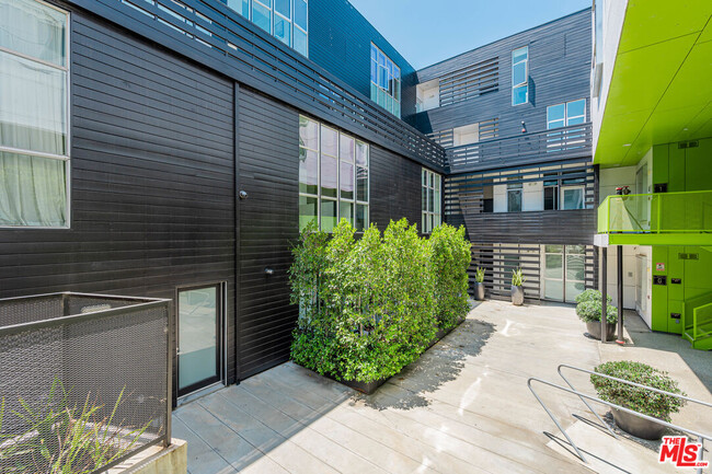 Photo - 825 Kings Rd Unit 9