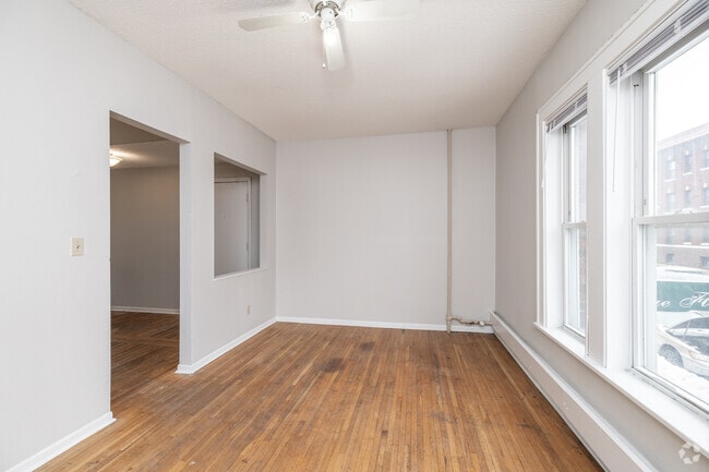 2BR, 1BA - 720SF - Living Room