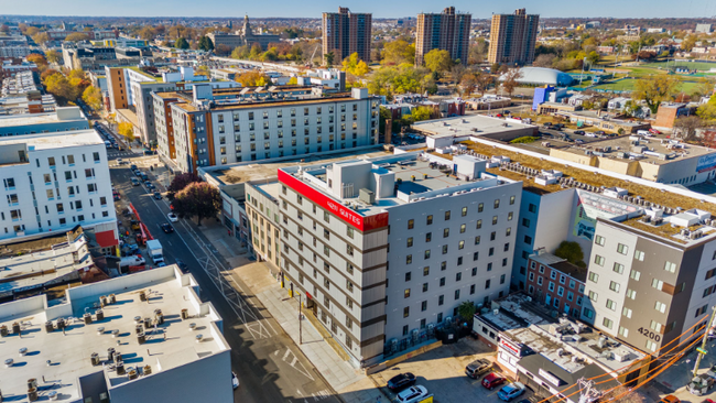 Building Photo - 4211 Chestnut St Unit 1B1B Rental