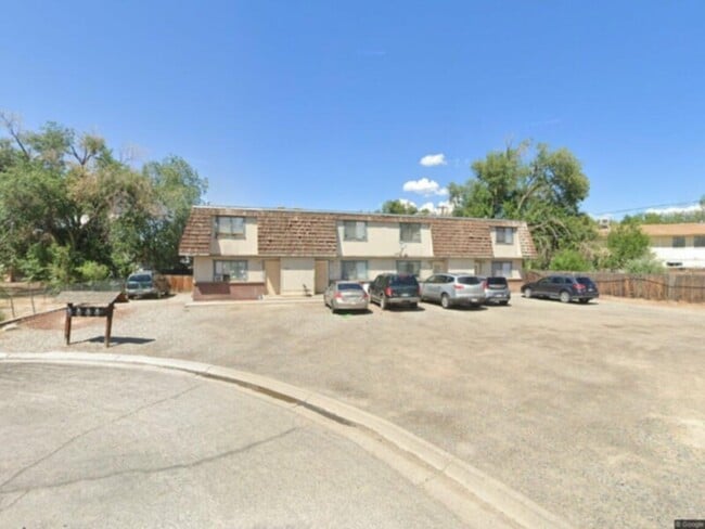 Building Photo - 2 bedroom townhome W/S/T  INCLUDED