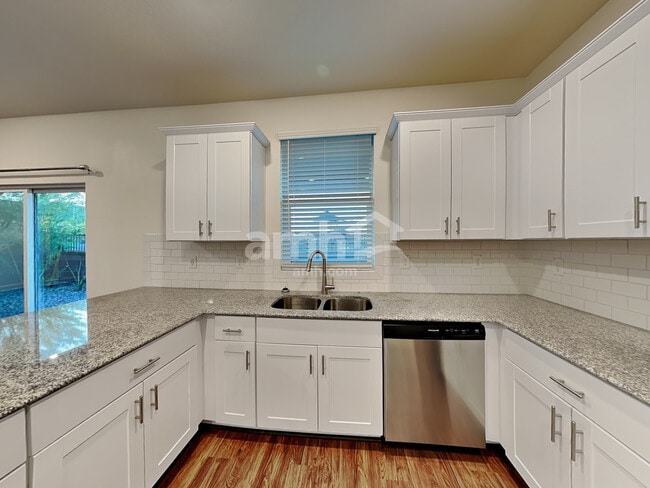 Photo - 679 W Laredo Ave