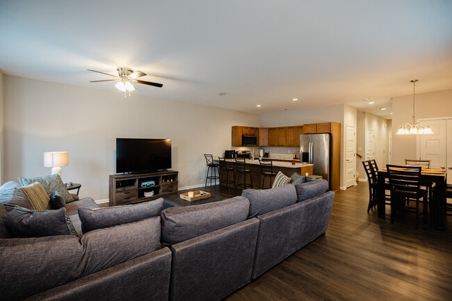 Photo - 115 Governors Blvd