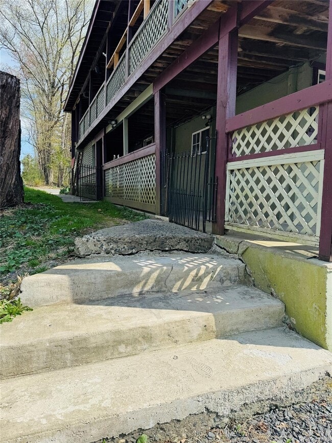 Building Photo - 152 Forest Glen Rd Unit #4 Rental