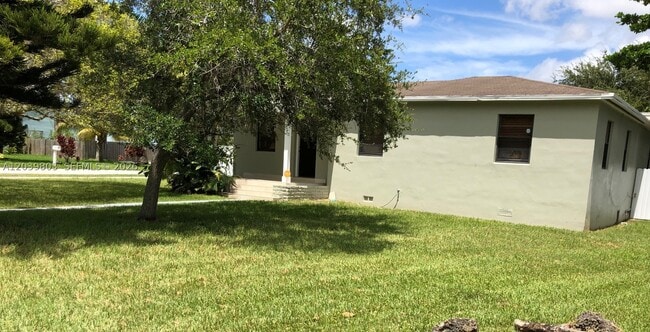 Building Photo - 2801 SW 81st Ave
