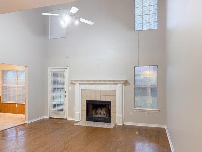 Photo - 1761 Guildford Ct