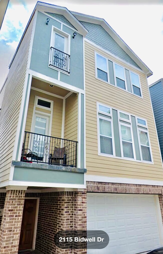 Photo - 2115 Bidwell Dr