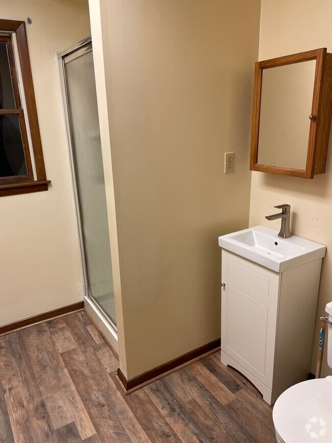 Building Photo - 3132 West St Unit R4 Rental